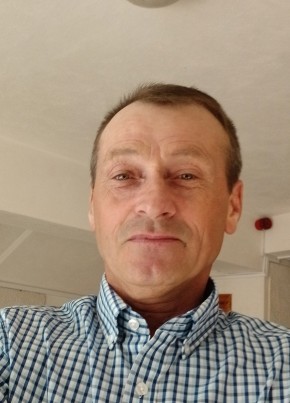 Benone из Botoșani 54 года