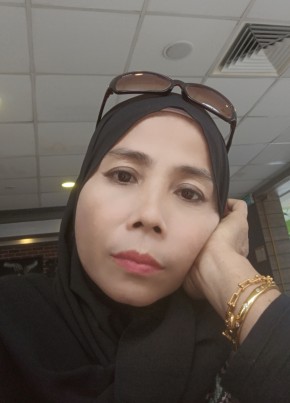 Ninis Zakiah, 43, Singapore, Singapore
