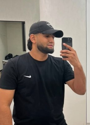 Anisjon Sharipov из Каракола 23 года