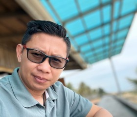 wut, 43, Narathiwat