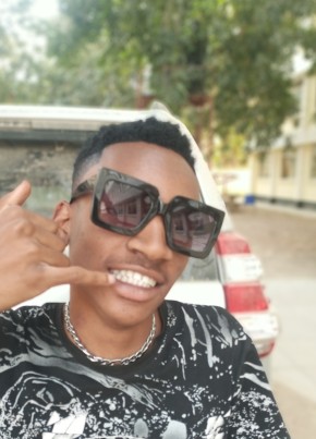 HUNCHO из Arusha 22 года