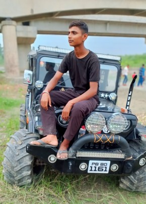 jasveer gujjar, 19, India, Nowrangapur