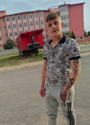 Özkan, 22, Türkiye Cumhuriyeti, Afyonkarahisar