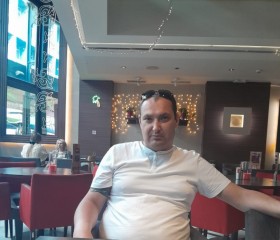 Max, 41, La Chapelle-sur-Erdre