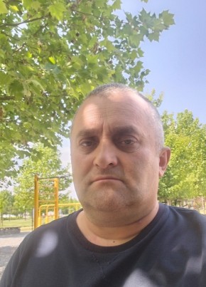 Виктор из Берасьце 48 лет
