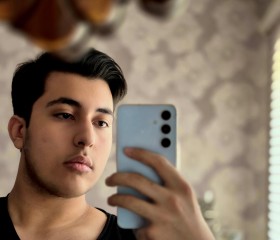 Amir, 18, Bojnurd