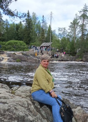 Лариса из Черногорска 55 лет