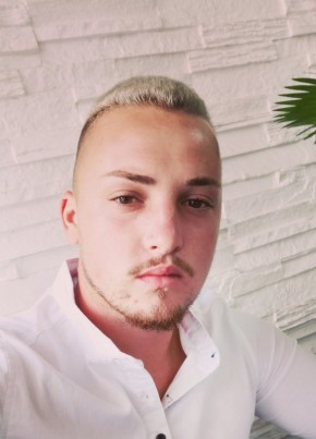 Nicolas, 24, Romania, Codlea