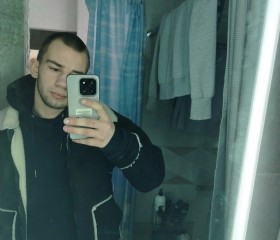 Tima Pometelin, 21, Berlin