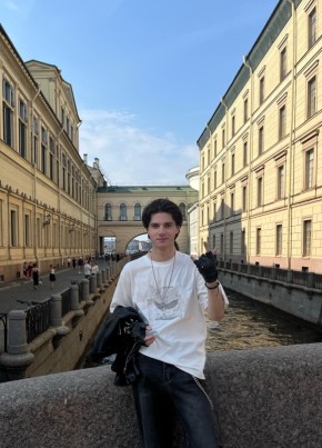 Денис Фролов из Нови Сада 18 лет