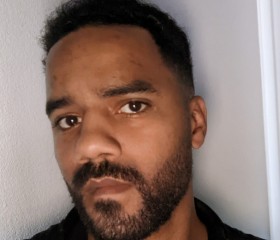 Alexander, 31, London