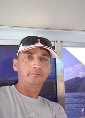 Олег, 38, Россия, Небуг