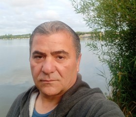 mohamad, 50, Leiden