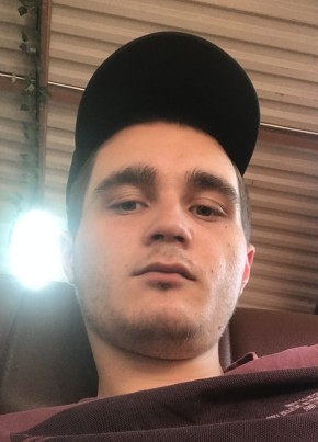 Максим из Ульяновска 22 года