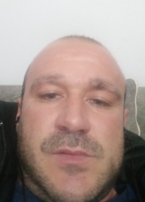 Fredi Jaupaj, 35, Albania, Fier-Çifçi