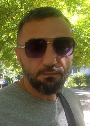 Геворг из Анапы 42 года