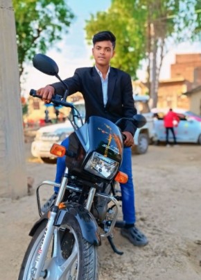 Pavan, 18, India, Lucknow