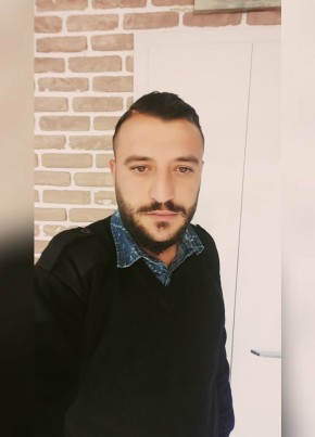 Hasan  Çakmak, 35, Türkiye Cumhuriyeti, İzmir