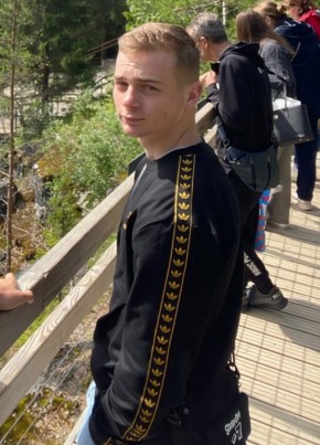 Артем из Череповеца 23 года
