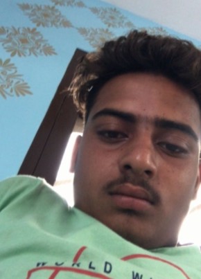 Parman , 22, India, Gorakhpur (Haryana)