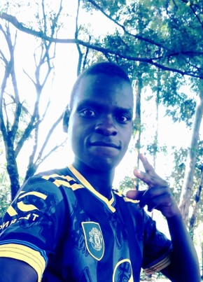 Handsome Movat из Nairobi 18 лет