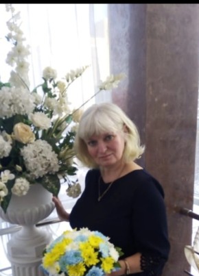 Галина, 56, Россия, Луга