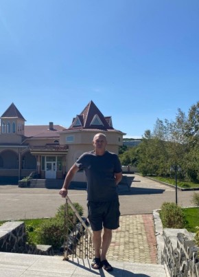 Олег из Артема 55 лет
