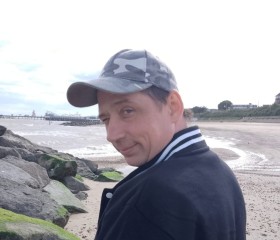 James, 44, Woodford Green