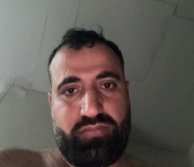 Azad, 29, Huddersfield