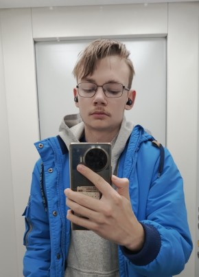 Илья из Смоленска 18 лет