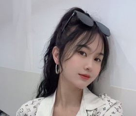 Linzhenyi, 34, Jinjiang (Fujian)
