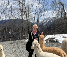 Olga, 59, Lazarevskoye