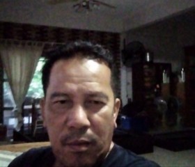 Kitipong, 55, Bangkok