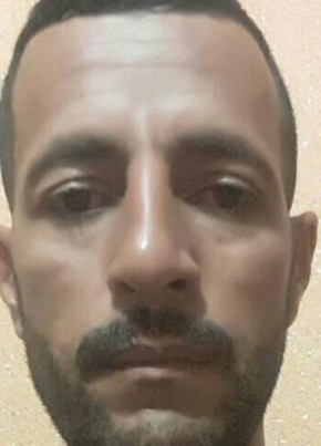 Abdl, 39, People’s Democratic Republic of Algeria, Algiers