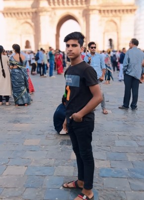 Asif, 18, India, Mumbai