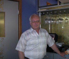 Михаил, 65 лет, Київ