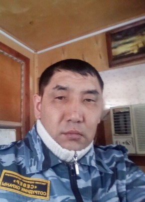 Михаил Исенбаев из Балаково 44 года