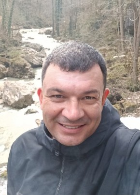 Игорь из Кропоткина 44 года