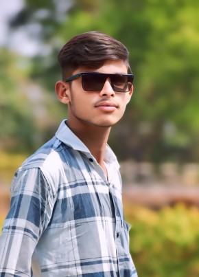 Dinesh, 20, India, Pune