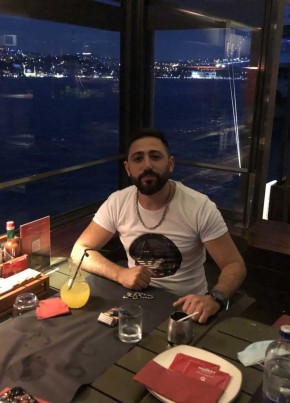 Ege, 31, Türkiye Cumhuriyeti, İstanbul