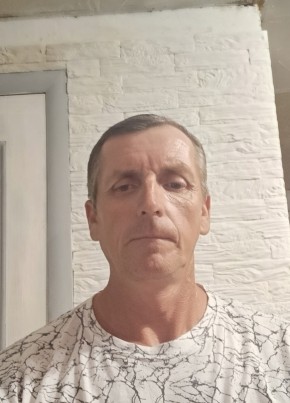Руслан из Саратова 46 лет