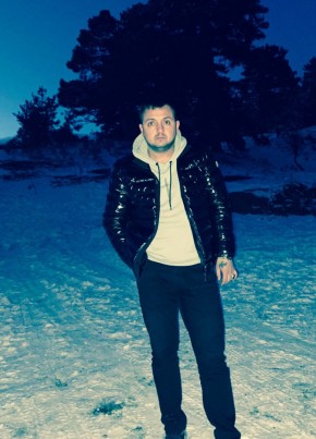 Mustafa  Akpınar, 31, Türkiye Cumhuriyeti, Edremit (Balıkesir)