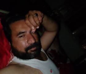 Ais, 20, Mardan
