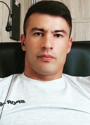 Максим из Москвы 33 года