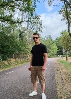 Denis из Breda 25 лет