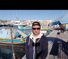 Andrei M, 33, Avrig