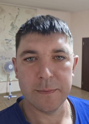 Максим из Новопокровки 42 года