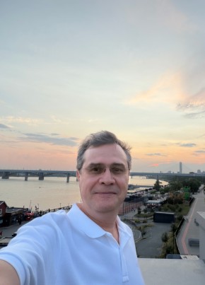 Руслан из Новосибирска 48 лет
