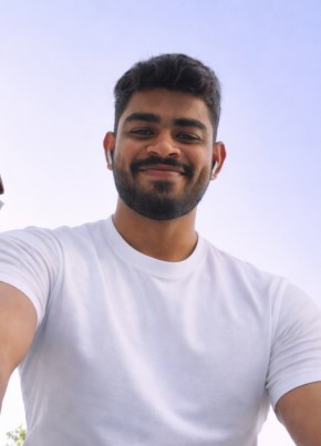 Sandun Chathuran из ෙකාළඹ 20 лет