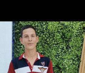 Malik, 19, Tunis